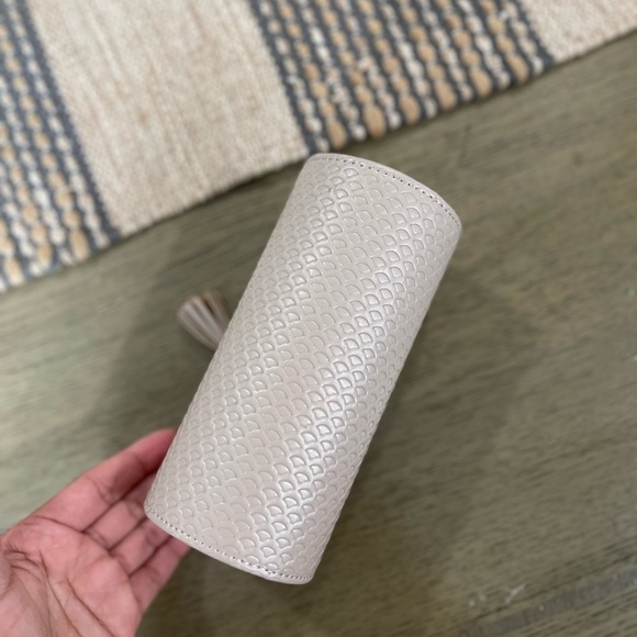 Vlando Compact Jewlery Box - Picture 5 of 7